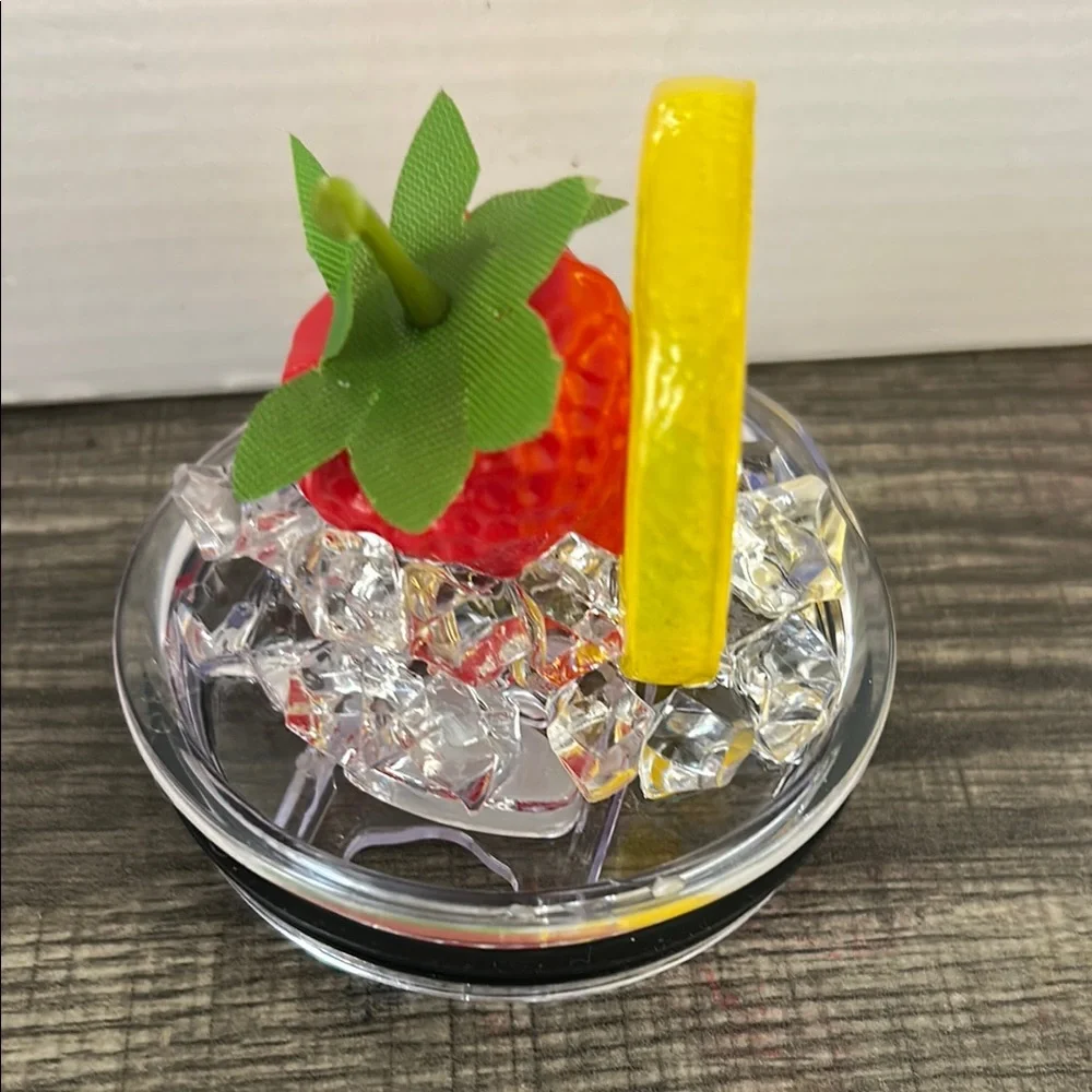 Strawberry and Lemon Skinny 20oz Tumbler Top